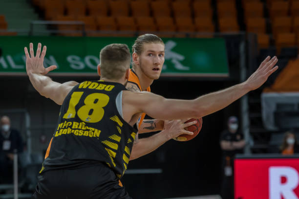 表现出了摇 表现出了摇